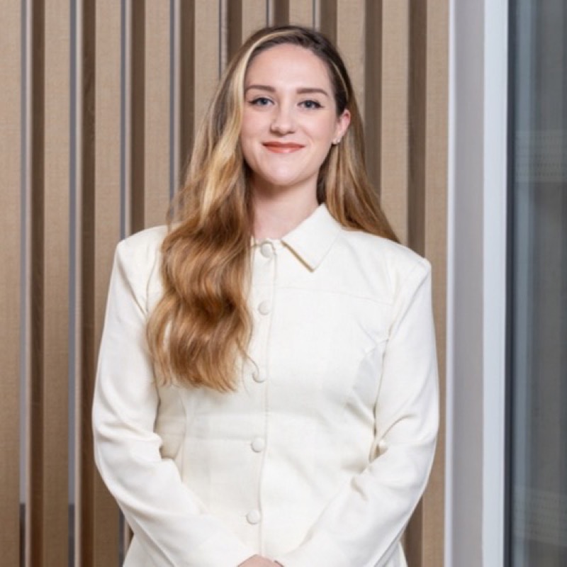 Portrait of Jessica Barker